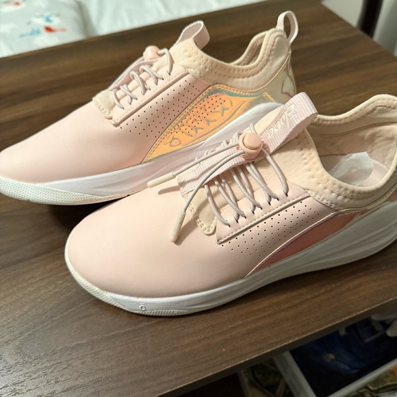 Limited Edition Clove 2021 Light Pink Holographic Sneakers Women’s 7.5 - Picture 1 of 10